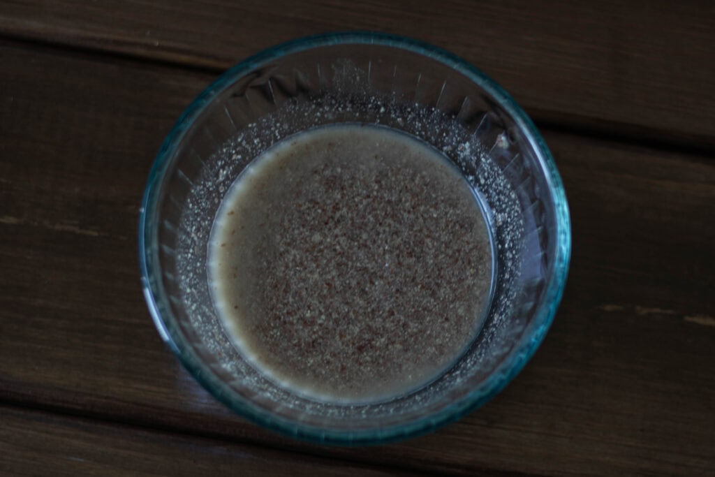 Glass bowl with ground flax goo.