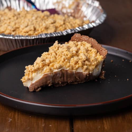 Vegan pudding pie with peanut butter crumble.