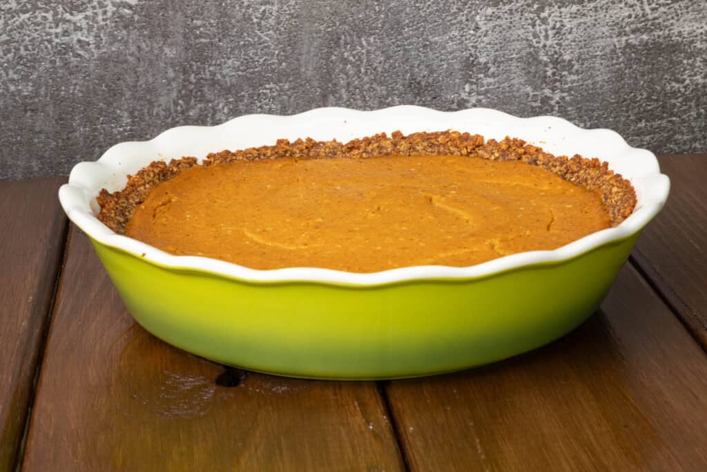 Baked vegan pumpkin pie.