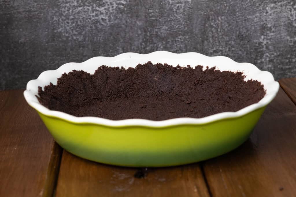 Chocolate sandwich cookie crust.