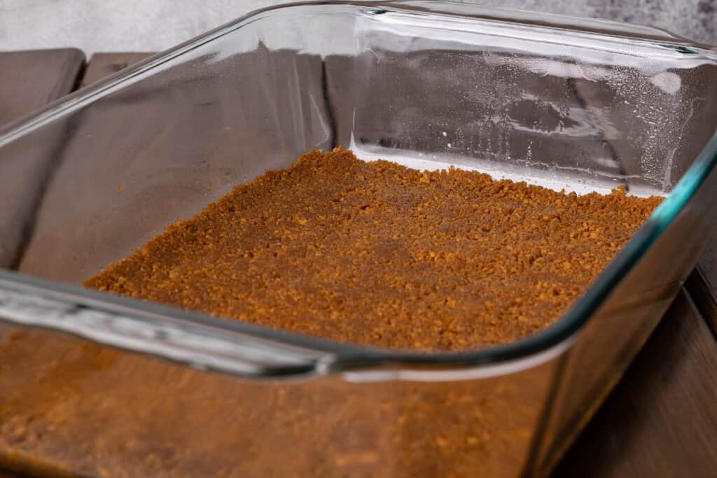 The Biscoff cookie layer.