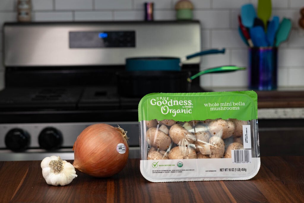 Garlic, onion and baby bella mushrooms.